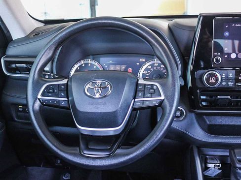 Used 2023 Toyota Highlander L FWD image 15
