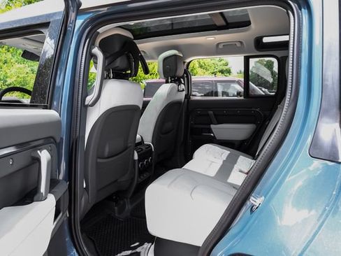 New 2026 Land Rover Defender 110 X-Dynamic SE AWD/4WD image 48