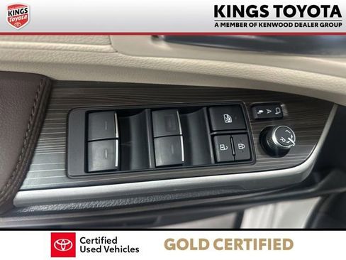 Certified 2024 Toyota Sienna Platinum image 11