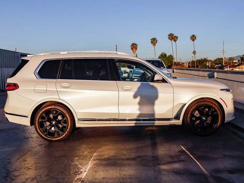 Used 2026 BMW X7 xDrive40i AWD/4WD image 13