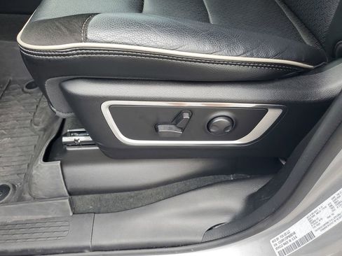 Used 2023 RAM 1500 Laramie AWD/4WD image 17