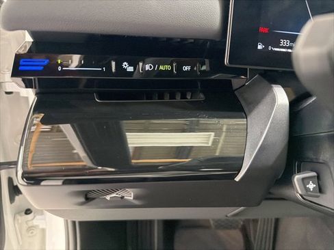 Used 2024 BMW 530i xDrive w/ Premium Package image 12