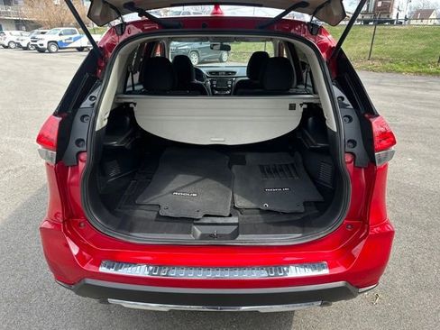 Used 2017 Nissan Rogue SV image 23