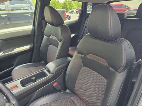 Used 2025 Nissan Kicks SR FWD image 13
