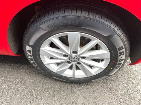 Used 2016 Volkswagen Golf S image 32