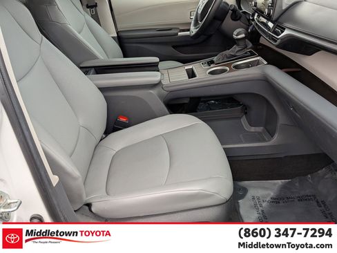 Used 2024 Toyota Sienna XLE image 37