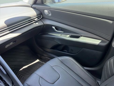 Used 2023 Hyundai Elantra Limited FWD image 12