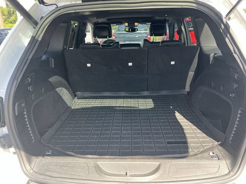 Used 2018 Jeep Grand Cherokee Altitude RWD image 33