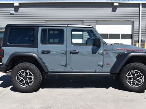 Used 2024 Jeep Wrangler Unlimited Rubicon w/ Convenience Group AWD/4WD image 4