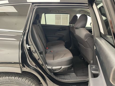 Used 2022 Toyota Highlander LE AWD/4WD image 14