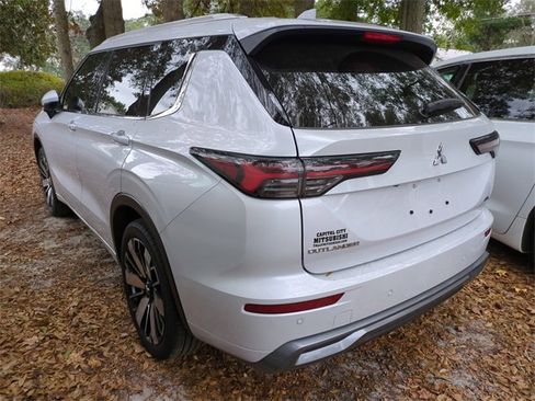 Used 2025 Mitsubishi Outlander SEL image 4
