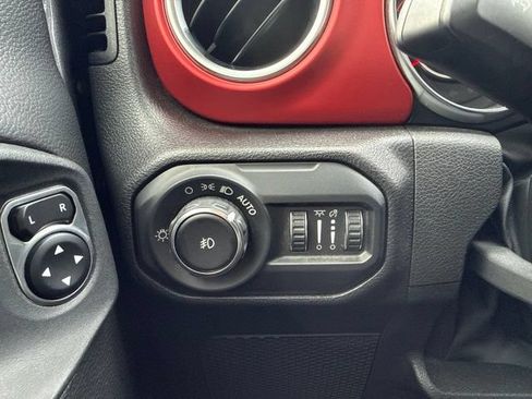 Used 2022 Jeep Wrangler Rubicon w/ Cold Weather Group AWD/4WD image 18