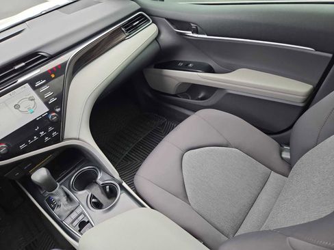 Used 2020 Toyota Camry LE image 14
