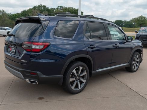 Used 2025 Honda Pilot Touring image 25