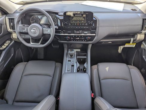 New 2025 Nissan Pathfinder SL image 21