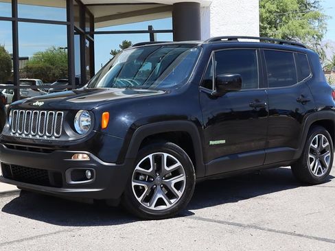 Used 2018 Jeep Renegade Latitude FWD image 3