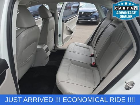 Used 2018 Volkswagen Passat 2.0T R-Line w/ R-Line Lighting Package FWD image 16