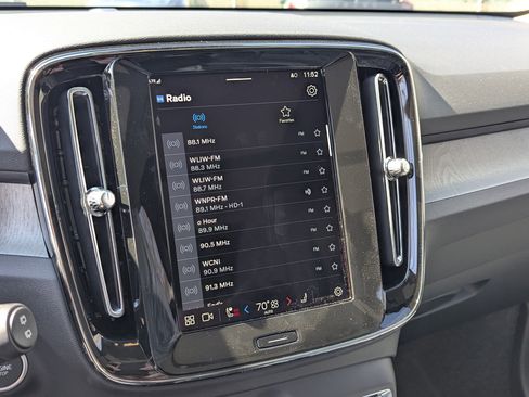 New 2025 Volvo XC40 B5 Core w/ Protection Package Premier image 14