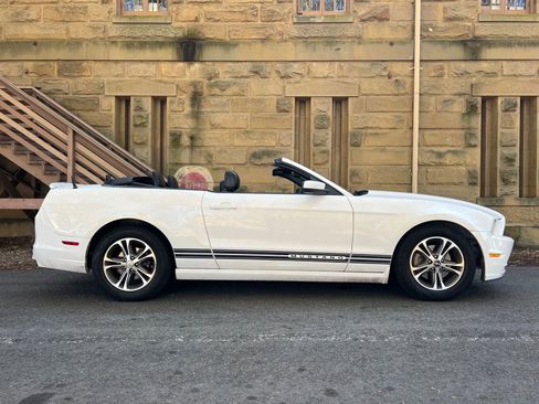 Used 2013 Ford Mustang Premium image 8