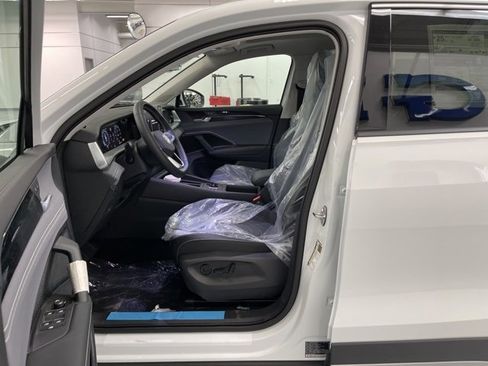 New 2026 Volkswagen Tiguan SE image 9