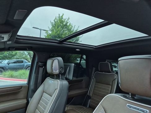 Certified 2025 GMC Yukon Denali Ultimate AWD/4WD image 29