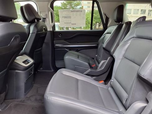 New 2026 Lincoln Navigator L Premier AWD/4WD image 8