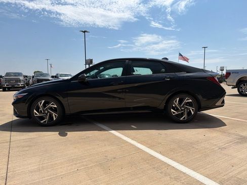 Used 2025 Hyundai Elantra SEL FWD image 7