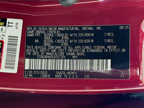 Used 2025 Toyota Highlander XLE image 34