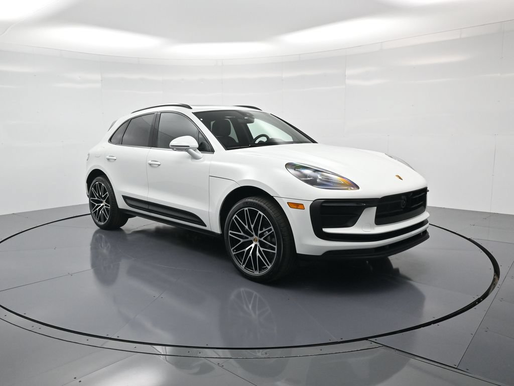 Certified 2026 Porsche Macan AWD/4WD image 32