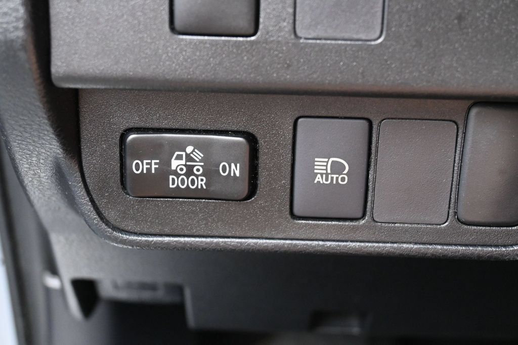 Certified 2020 Toyota Tacoma SR5 AWD/4WD image 15