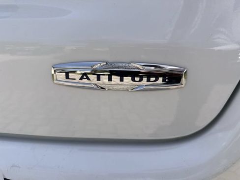 Used 2024 Jeep Compass Latitude AWD/4WD image 38