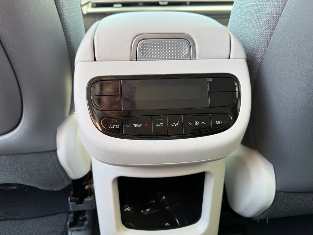 Certified 2026 Hyundai Ioniq 9 SE AWD/4WD image 18