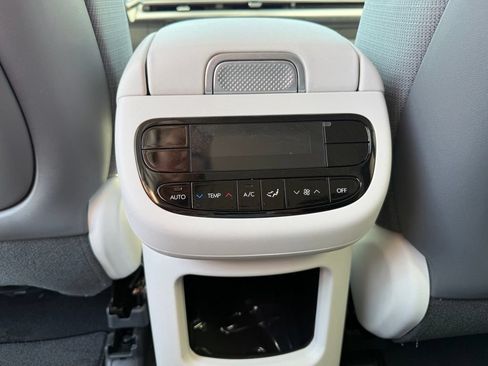 Certified 2026 Hyundai Ioniq 9 SE AWD/4WD image 18