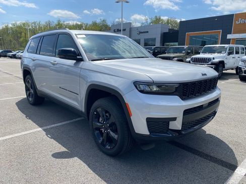 New 2025 Jeep Grand Cherokee L Altitude AWD/4WD image 1