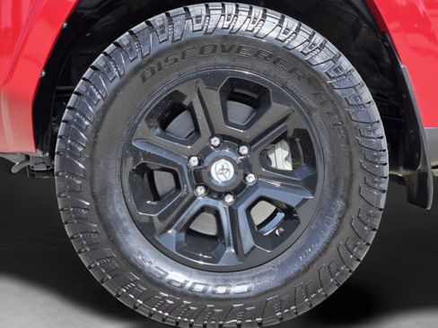 Used 2024 Toyota 4Runner SR5 AWD/4WD image 36