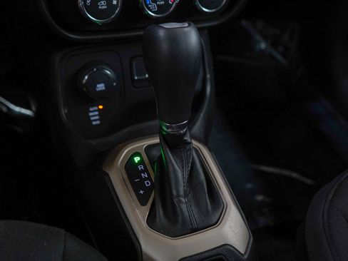 Used 2016 Jeep Renegade 75th Anniversary AWD/4WD image 22