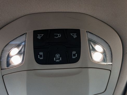 Used 2023 Chrysler Pacifica Touring-L FWD image 23