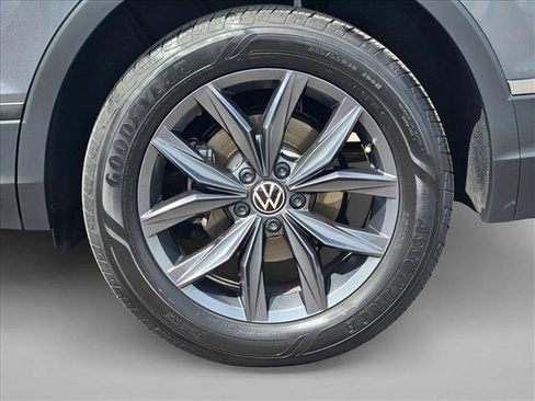 Used 2023 Volkswagen Tiguan SE FWD image 28