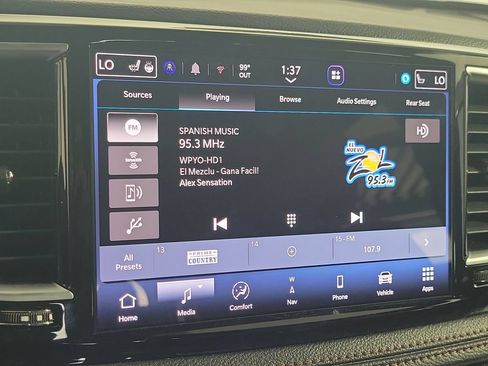 Used 2025 Chrysler Pacifica Pinnacle AWD/4WD image 19