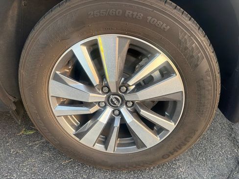 Used 2024 Nissan Pathfinder SL AWD/4WD image 7
