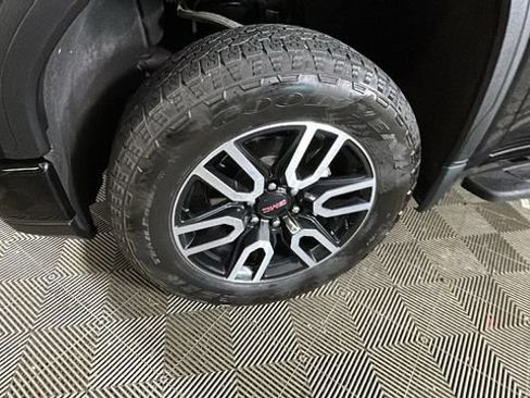 Used 2024 GMC Sierra 1500 AT4 w/ Technology Package AWD/4WD image 9