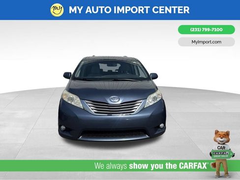 Used 2017 Toyota Sienna XLE Premium AWD/4WD image 2