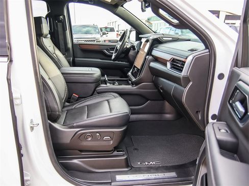 Certified 2025 GMC Yukon Denali image 17