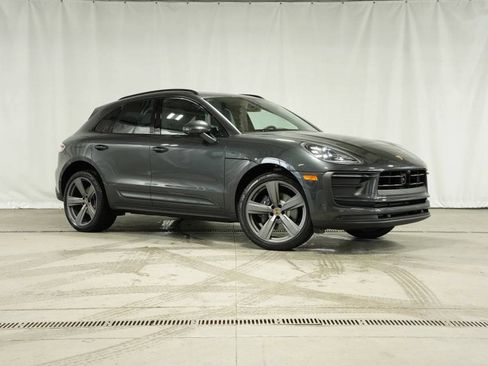 Used 2025 Porsche Macan image 9