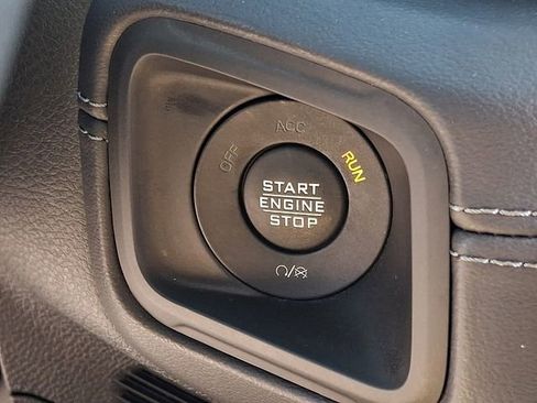 Used 2025 Jeep Wrangler Unlimited Rubicon image 28