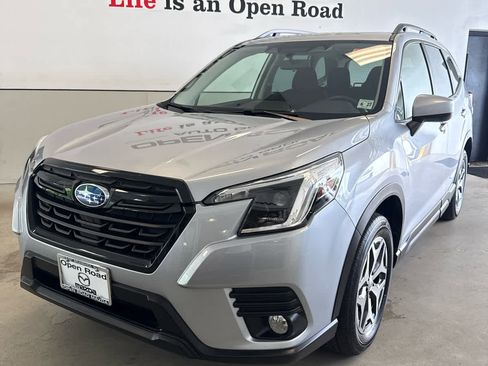 Used 2022 Subaru Forester Premium AWD/4WD image 1