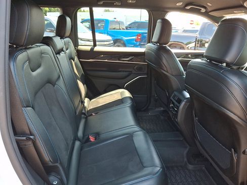 Used 2024 Jeep Grand Cherokee Trailhawk AWD/4WD image 15