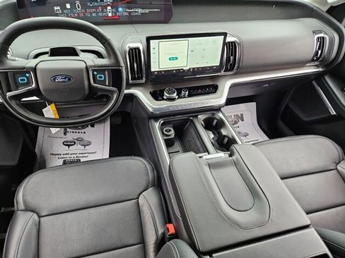 New 2025 Ford Expedition Platinum w/ Driver's Package image 11