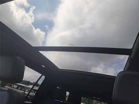 Used 2023 Chevrolet Suburban Z71 w/ Z71 Off-Road Package image 21