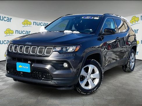 Used 2022 Jeep Compass Latitude w/ Mopar Graphics Package image 3